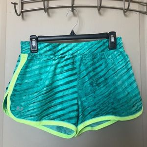 under armour heat gear shorts womens